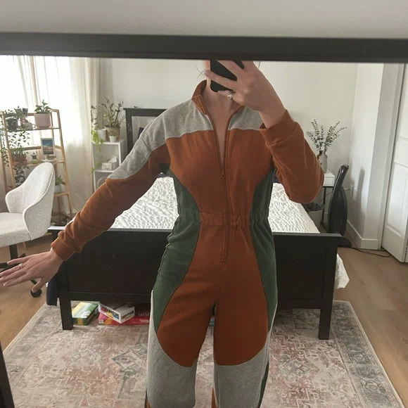 Colorblock Jumpsuit - Picture 3 of 5